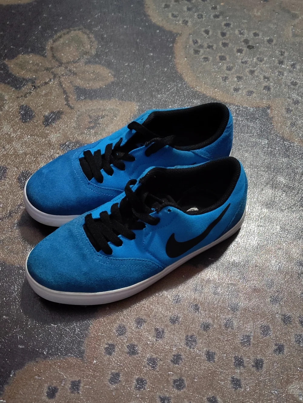 Nike Sb  Bright Blue Low-Top Sneakers with Black Swoosh4.5 $60